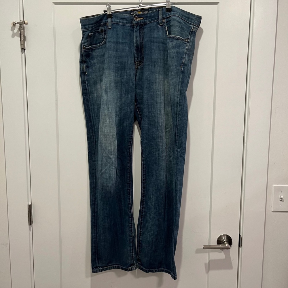 Lucky Brand 221 Original Straight Jeans Mens 38x32 Medium Wash Blue 7M11786